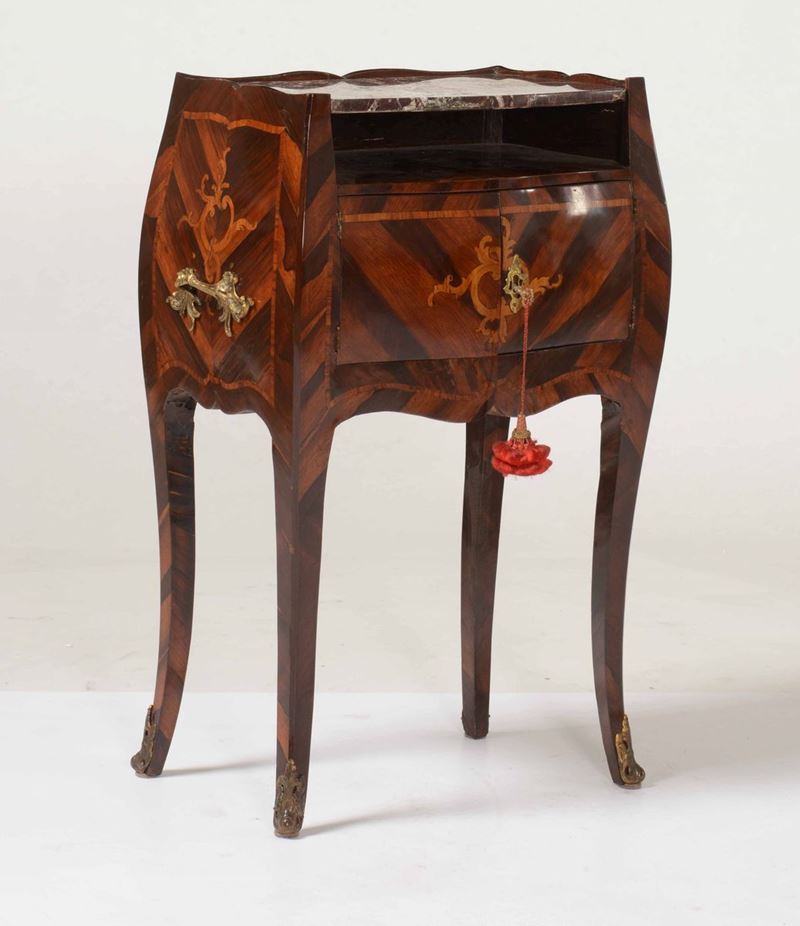 Comodino, con piccolo vano a doppia anta, XIX secolo  - Auction Antiques | Timed Auction - Cambi Casa d'Aste