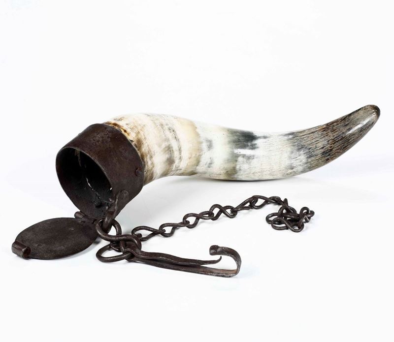 Corno come contenitore con tappo in ferro  - Auction Antiques | Timed Auction - Cambi Casa d'Aste