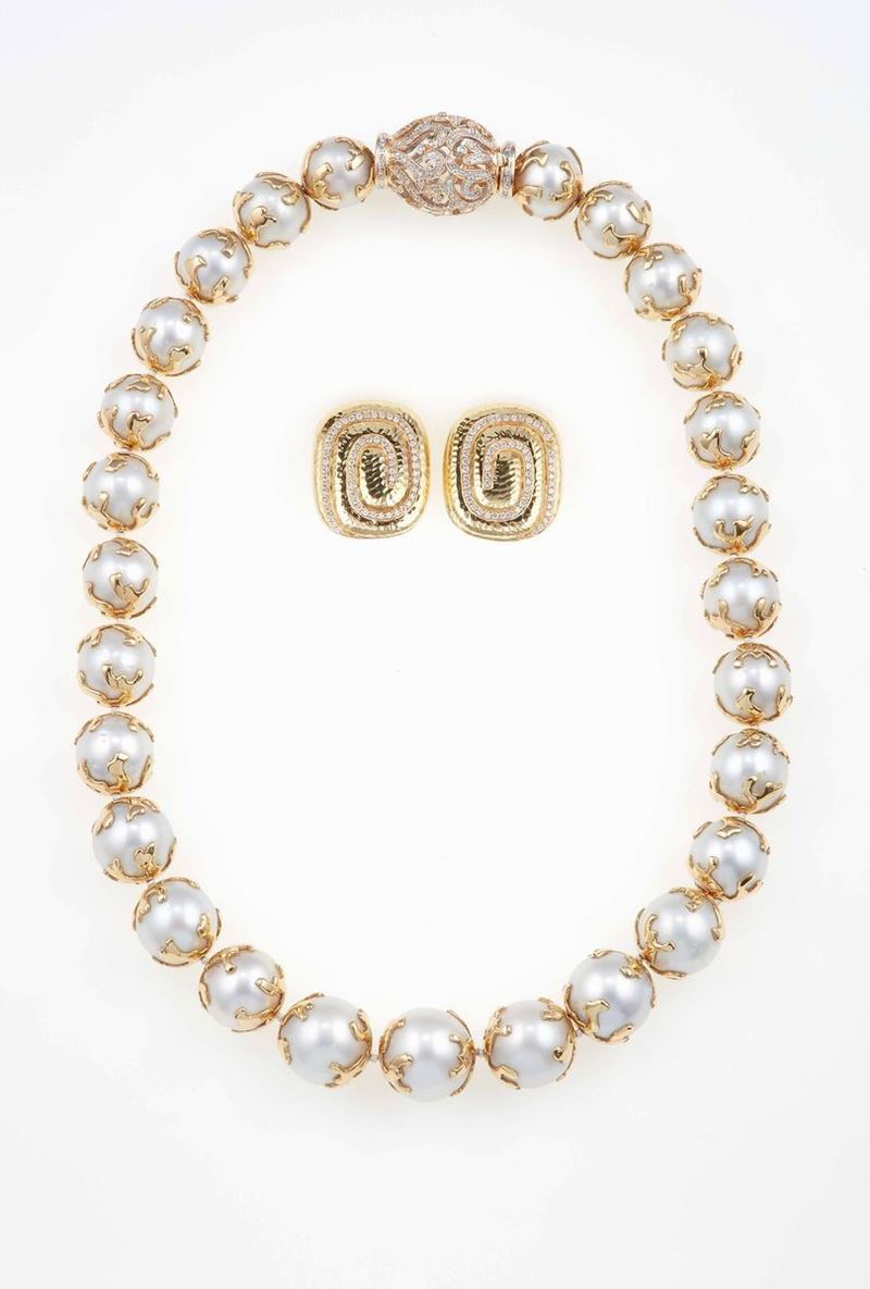 Collana formata da 27 perle australiane, di alta qualitÃ , e diamanti taglio huit-huit ed un paio di orecchini con diamanti taglio brillante  - Asta Fine Jewels - III - Cambi Casa d'Aste