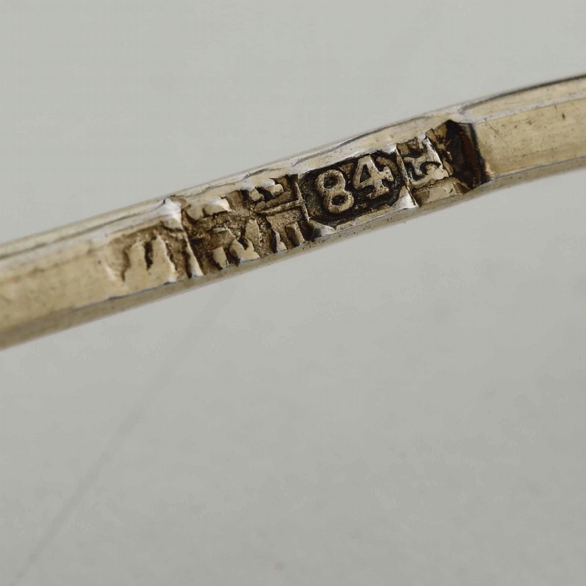 Insieme di Sette Cucchiai Argento Fuso, Sbalzato, Cesellato e Dorato Mosca, Bolli di Titolo per g...