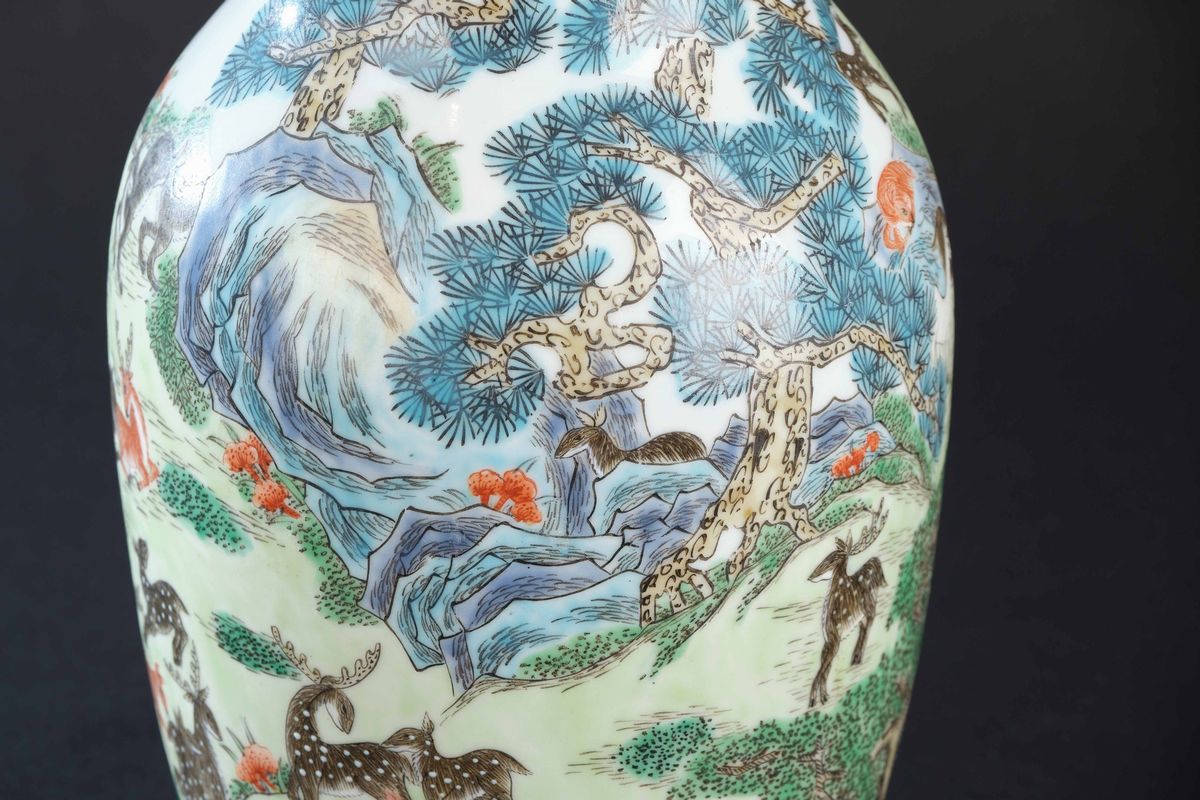 Vaso in Porcellana con Decoro Cento Cervi, Cina, XX Secolo