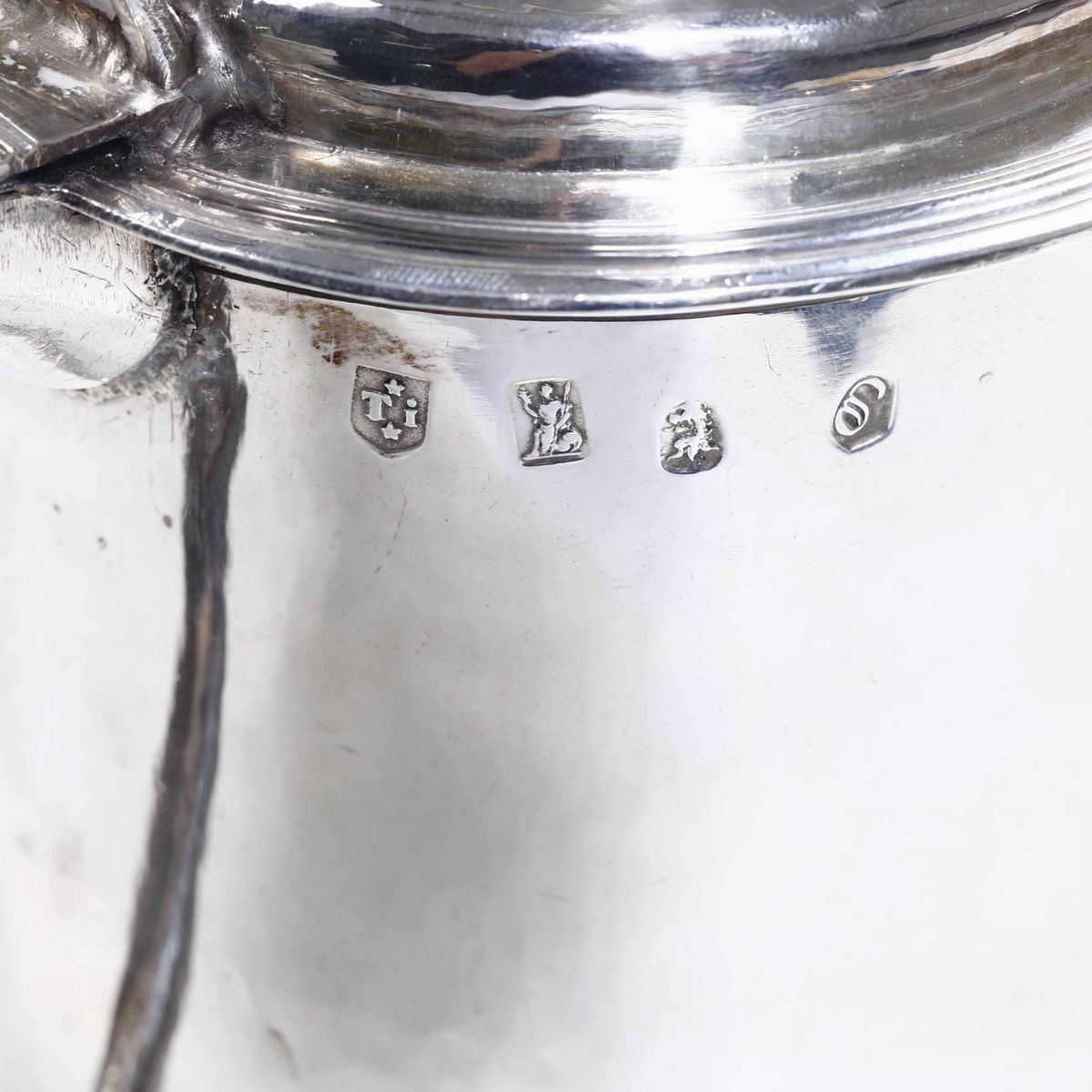 Tankard Argento Fuso e Sbalzato Marchi della Città di Londra per L'anno 1699 e Dell'argentiere Ge...
