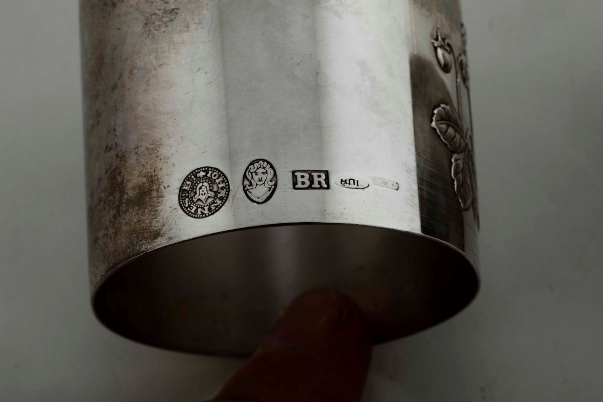 Cinque Portatovaglioli. Argento Sagomato e Cesellato. Argentieria Artistica Italiana del XX Secol...