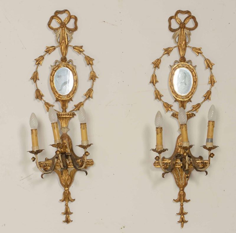 Coppia di applique in legno intagliato a tre luci, XIX secolo  - Asta Antiquariato | Cambi Time - Cambi Casa d'Aste