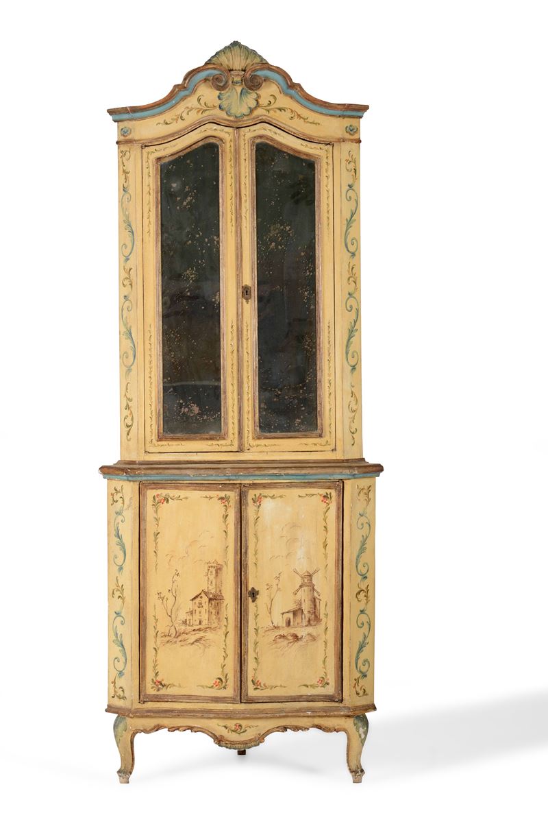 Angolare a due corpi in legno laccato, XIX-XX secolo  - Asta Antiquariato febbraio - Cambi Casa d'Aste
