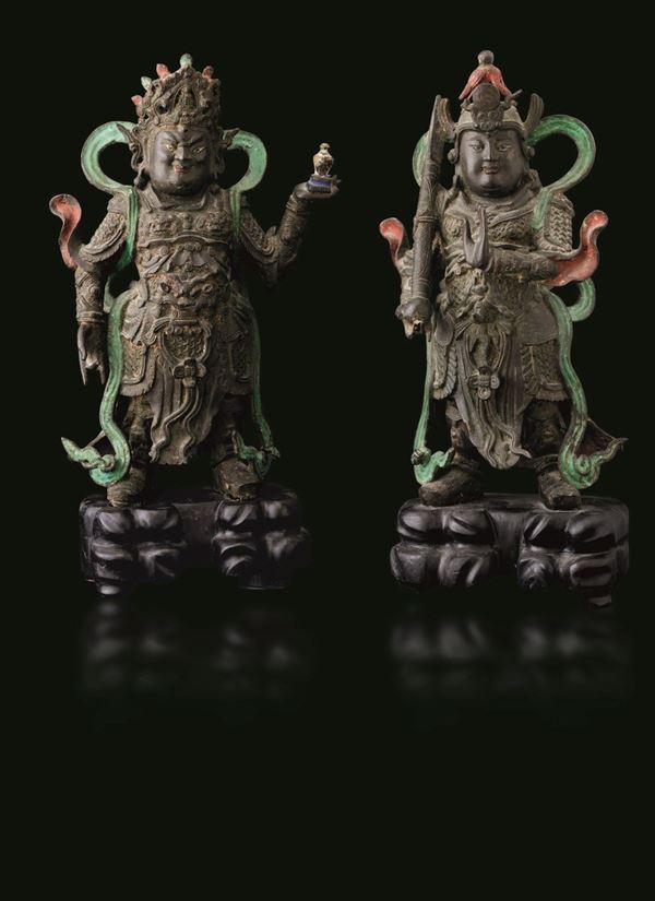 Coppia di Guandi in bronzo con tracce di policromia, Cina, Dinastia Ming, XVII secolo