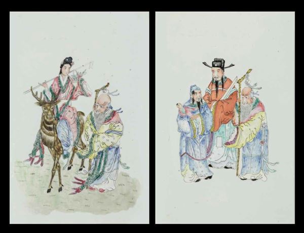 Due placche in porcellana raffiguranti scene di vita comune con saggi, fanciulla e dignitari, Cina, Dinastia Qing, XIX secolo