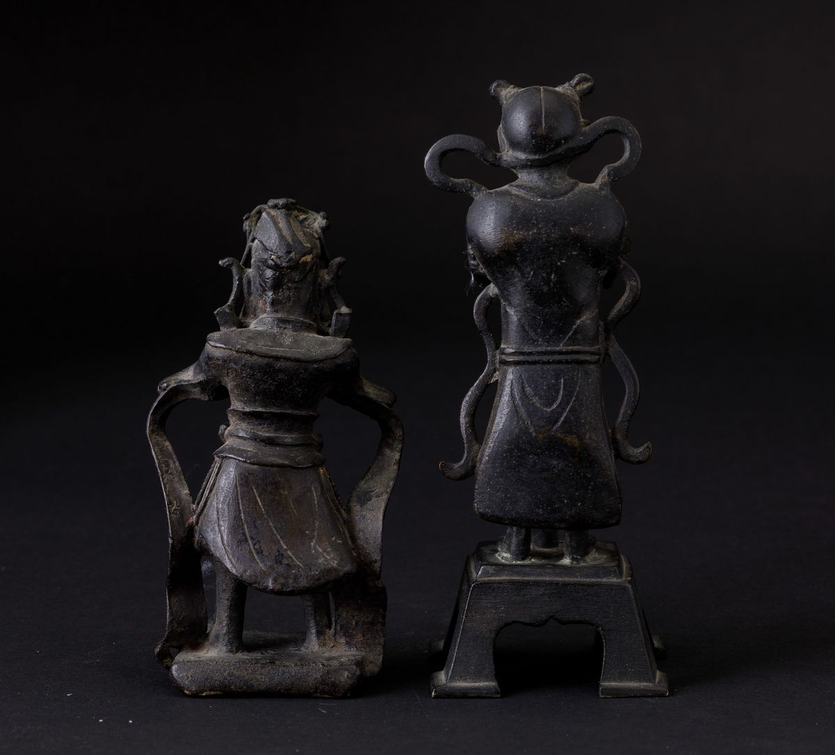 Lotto Composto da Due Figure in Bronzo, Cina, Dinastia Ming, XVII Secolo