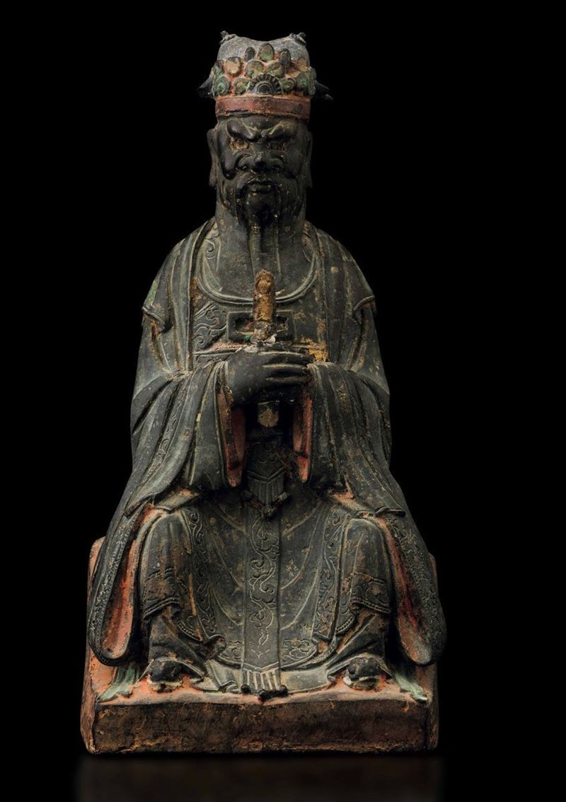 Figura di Wenchang Dijun seduto in bronzo con tracce di policromia, Cina, Dinastia Ming, XVII secolo  - Asta Fine Chinese Works of Art - Cambi Casa d'Aste