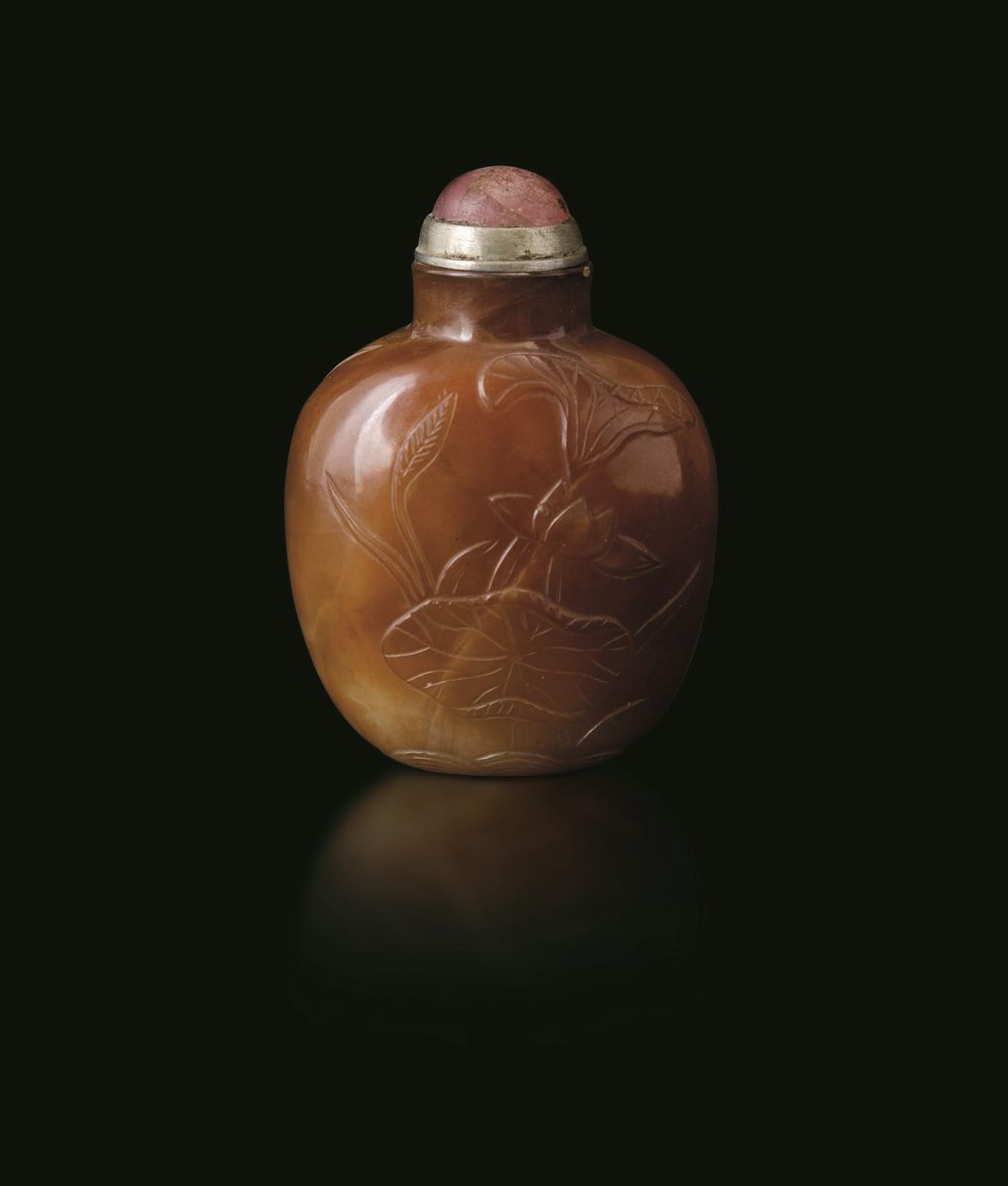 Snuff Bottle in Agata con Decori Floreali Incisi, Cina, Dinastia Qing, XIX Secolo