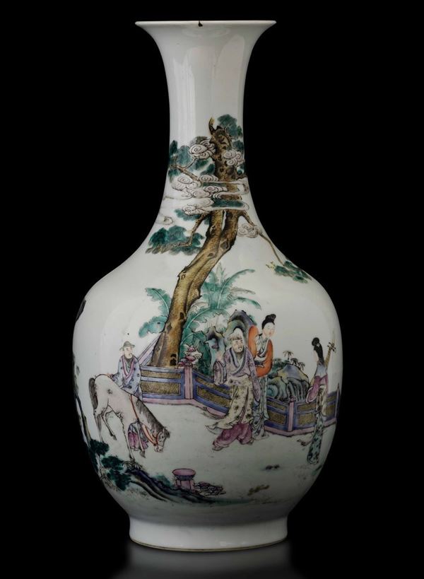 Vaso a bottiglia in porcellana raffigurante scena di vita comune entro paesaggio, Cina, Dinastia Qing, epoca Guangxu (1875-1908)