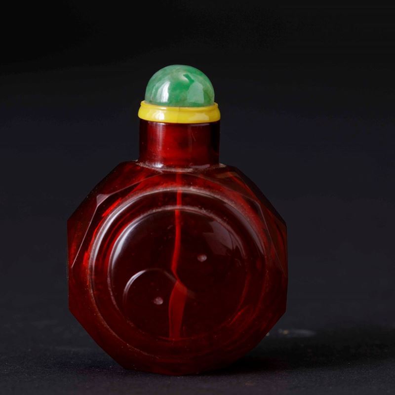 Snuff bottle in vetro con il simbolo dello Yin e dello Yang, Cina, Dinastia Qing, XIX secolo  - Asta Fine Chinese Works of Art - Cambi Casa d'Aste