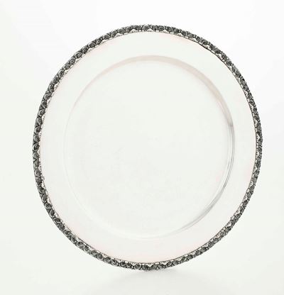 Piatto in Argento. Argenteria Italiana del XX Secolo. Argentiere I.M.a, Alessandria