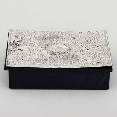 Cofanetto in Ardesia con Coperchio in Argento Sterling. Italia XX-XXI Secolo