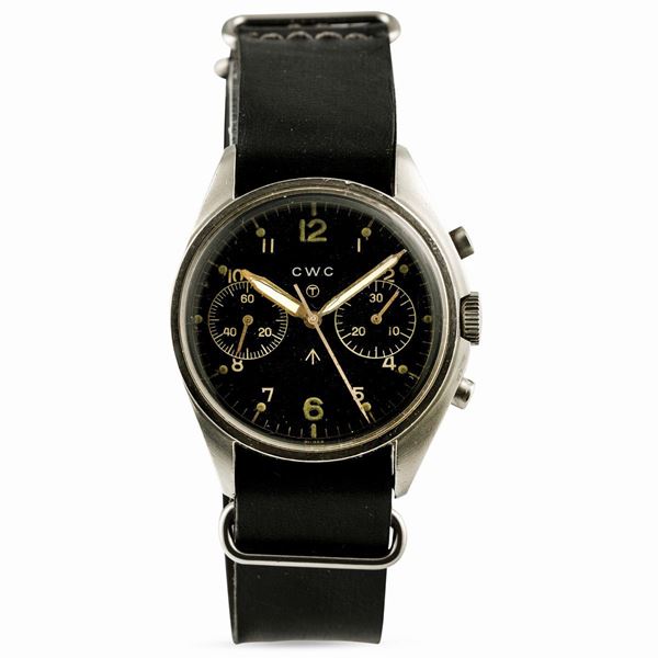 CWC - Royal Navy Chronograph, orologio militare assegnato, anni '70, carica manuale e cassa asimmetrica.