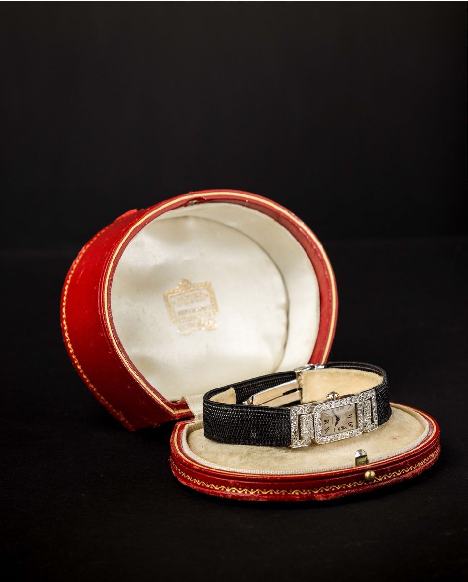 Cartier - Orologio da Donna in Platino e Brillanti con Anse Basculanti Anni '20, Cinturino in Set...