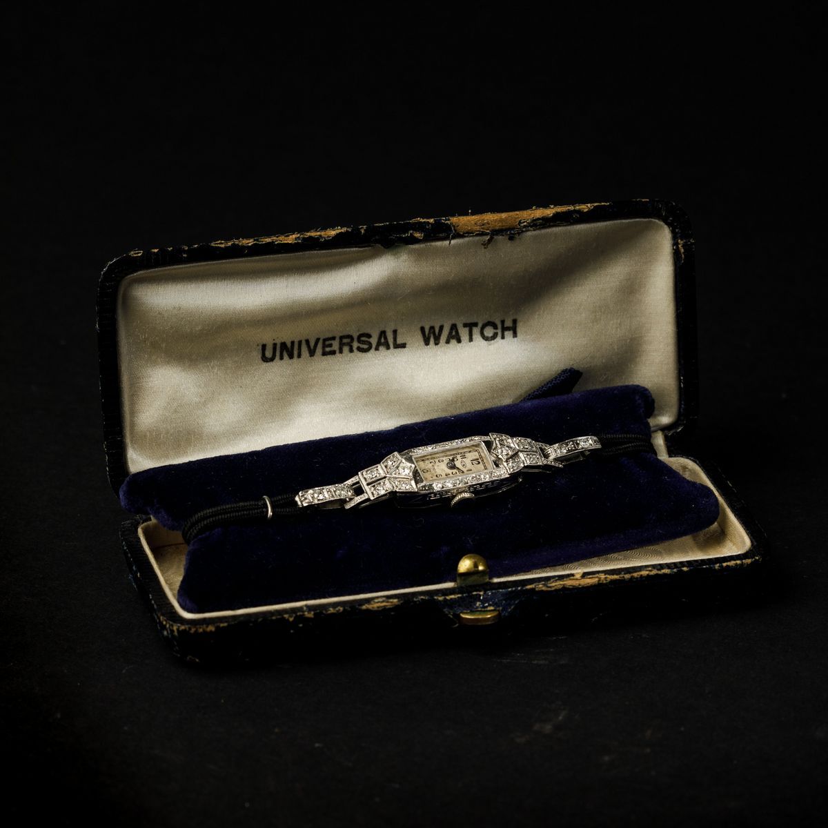 Universal Watch - Orologio da Donna in Platino e Diamanti Realizzato negli Anni '30 per il Mercat...