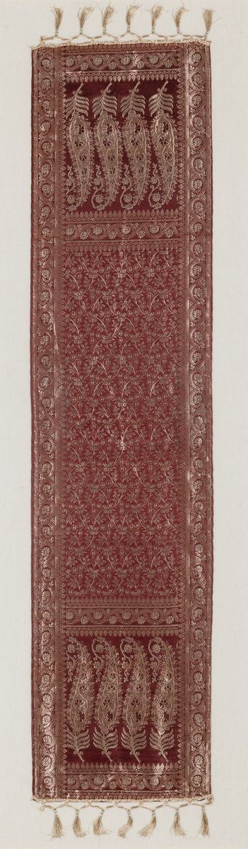 Tessuto i seta e fili dorati con decori vegetali, Persia, XIX secolo
