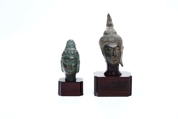 Due teste di Buddha in bronzo, Thailandia, XIX secolo
