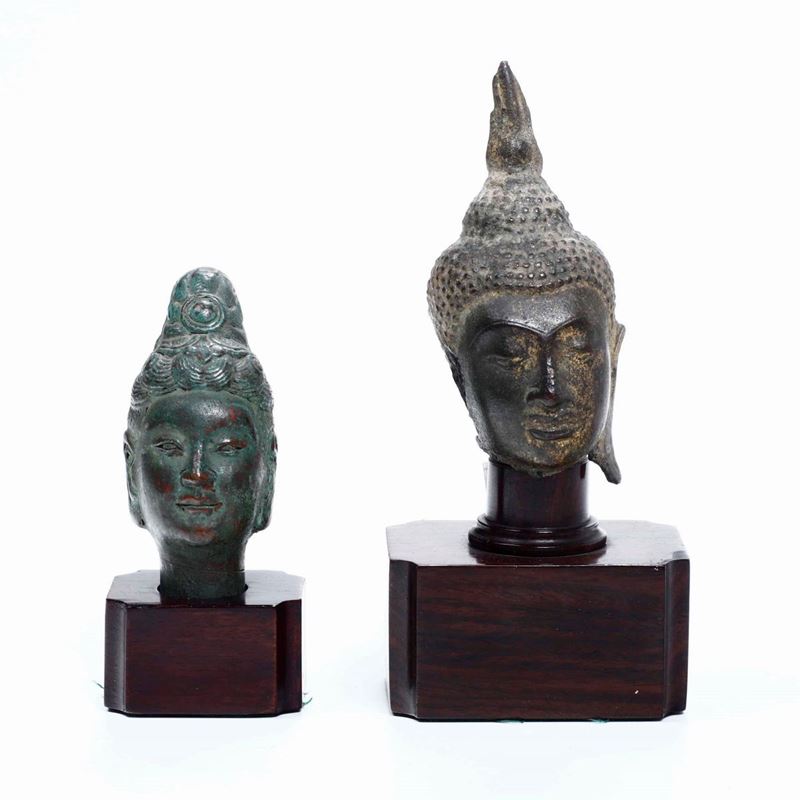 Due teste di Buddha in bronzo, Thailandia, XIX secolo  - Auction Asian Art - Cambi Casa d'Aste