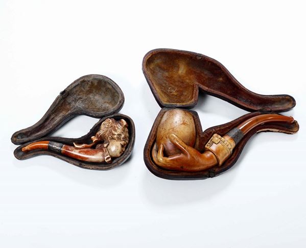 Lotto di due pipe in schiuma e ambra, XIX secolo