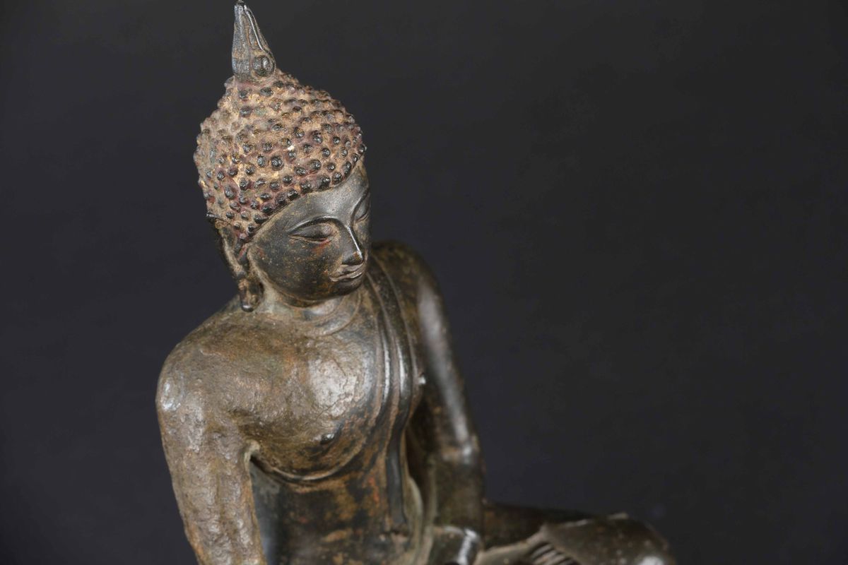 Figura di Buddha Sakyamuni in Bronzo, Thailandia, Ayutthaya, XVII Secolo