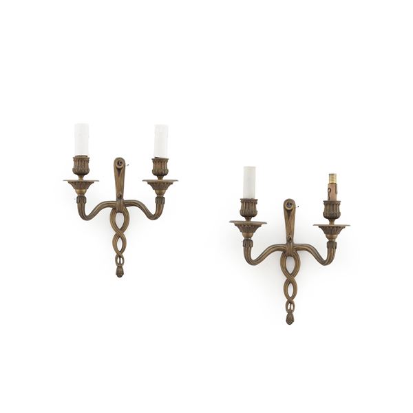 Coppia di appliques in bronzo dorato, stile Luigi XVI