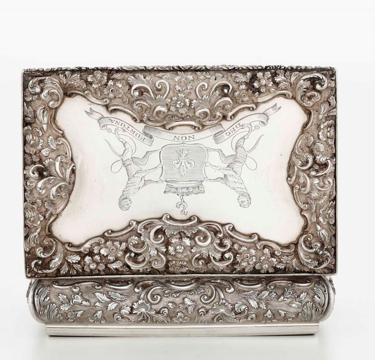 Tabacchiera in Argento Sterling Fuso Sbalzato e Cesellato. Inghilterra, 1843 (?)
