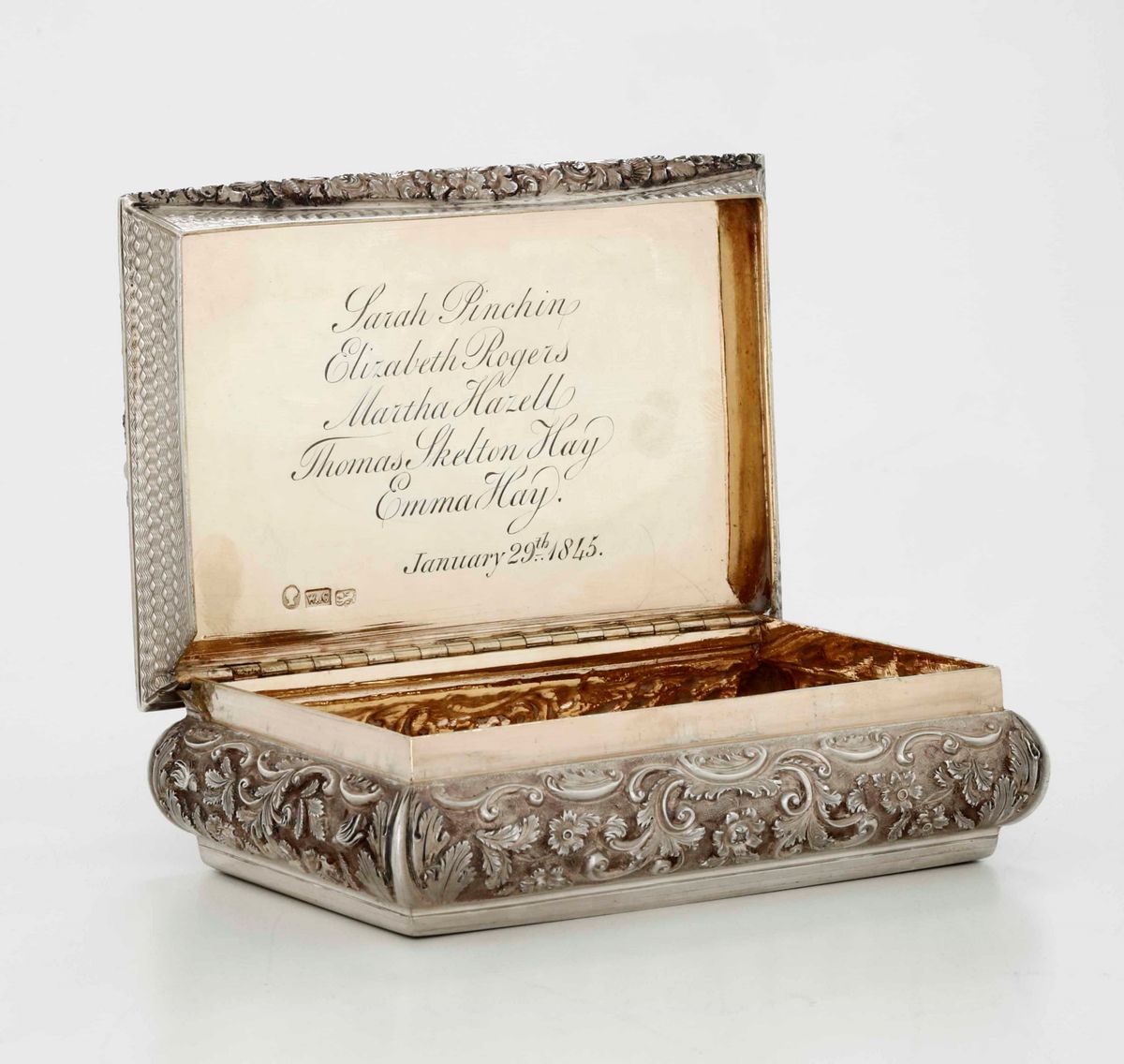 Tabacchiera in Argento Sterling Fuso Sbalzato e Cesellato. Inghilterra, 1843 (?)