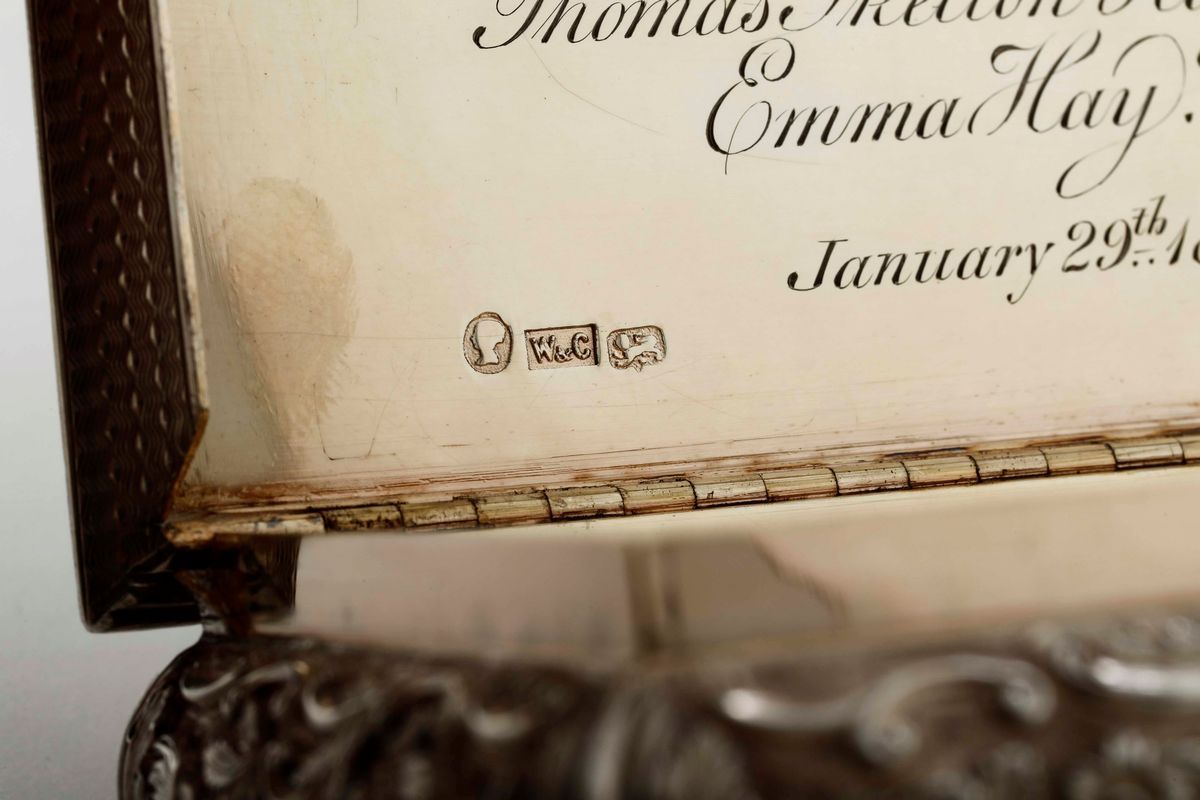 Tabacchiera in Argento Sterling Fuso Sbalzato e Cesellato. Inghilterra, 1843 (?)