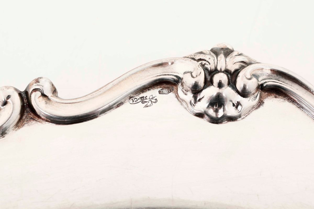 Sette Vassoi in Argento, Misure e Fogge Diverse. Differenti Manifatture Italiane del XX Secolo