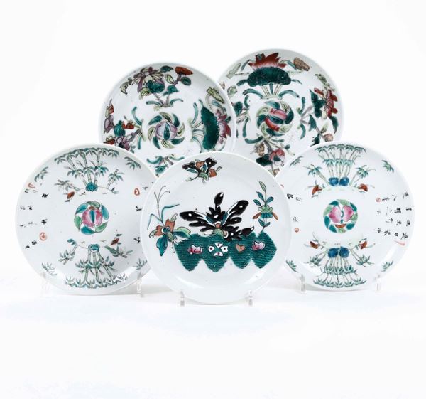 Cinque piatti in porcellana con soggetti naturalistici e iscrizioni, Cina, Dinastia Qing, XIX secolo