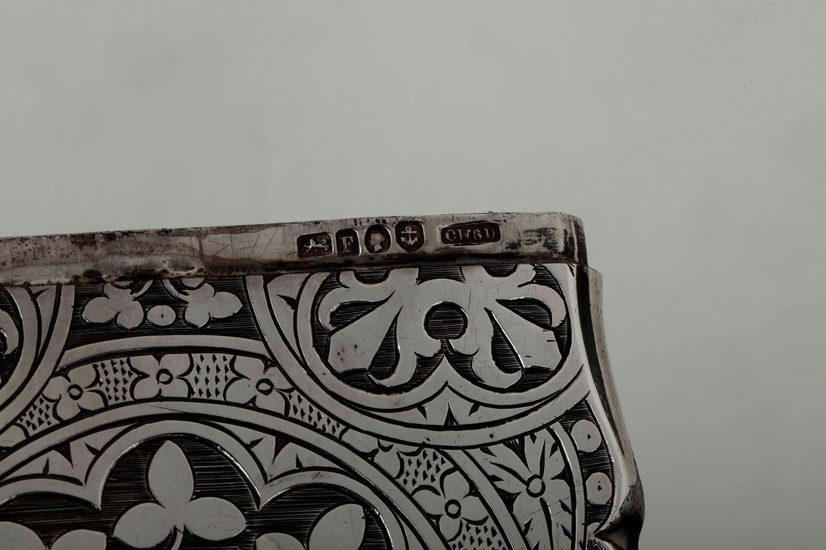 Tre Scatoline Porta Biglietti in Argento Cesellato. Differenti Manifatture Inglesi del XIX-XX Sec...