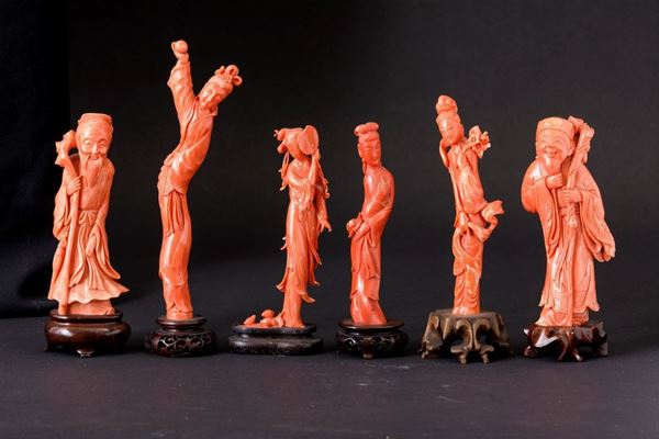 Lotto composto da sei sculture in corallo con raffiguranti figure femminili e saggi, Cina, inizi XX  [..]