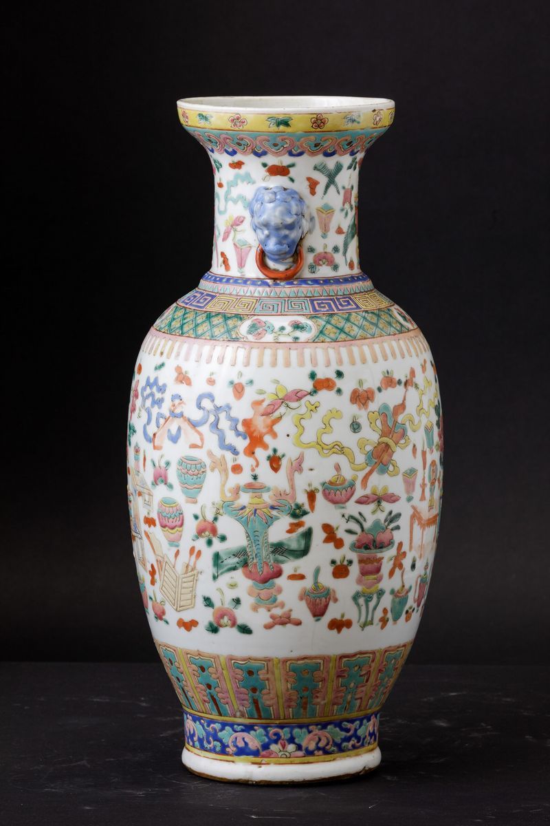 Vaso in Porcellana Famiglia Rosa con Soggetti Naturalistici e Mascheroni a Foggia di Testa Leonin...