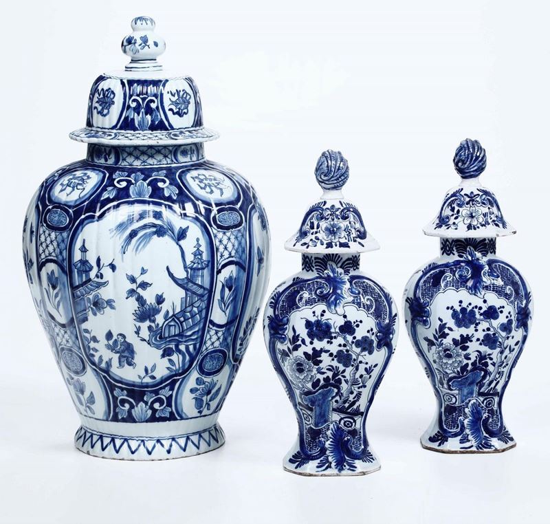 Una potiche e una coppia di vasi con coperchio Olanda, Delft, XIX - XX secolo  - Auction Ceramics | Cambi Time - Cambi Casa d'Aste