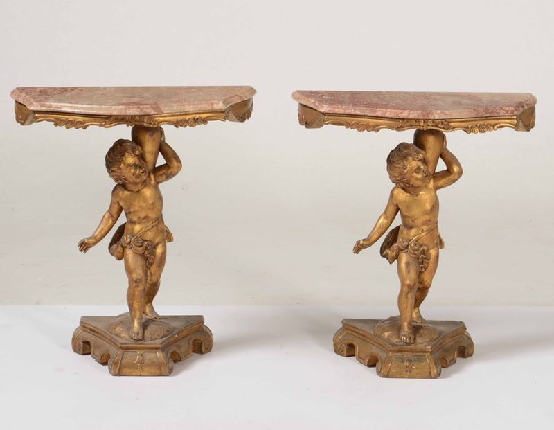 Coppia di consoline in legno intagliato e dorato, XX secolo  - Asta Antiquariato | Cambi Time - Cambi Casa d'Aste