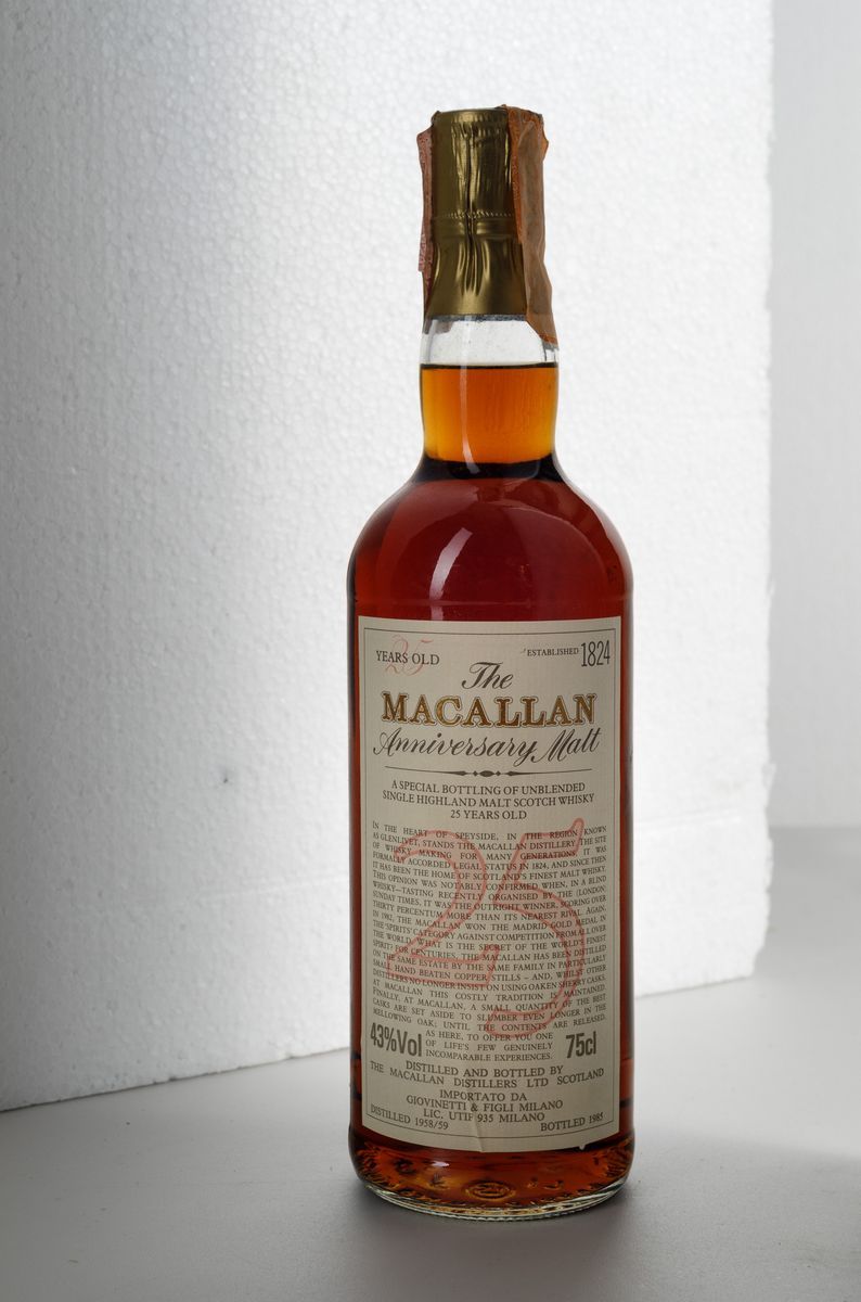 Macallan, Single Highland Scotch Whisky Anniversary 25 Years Old