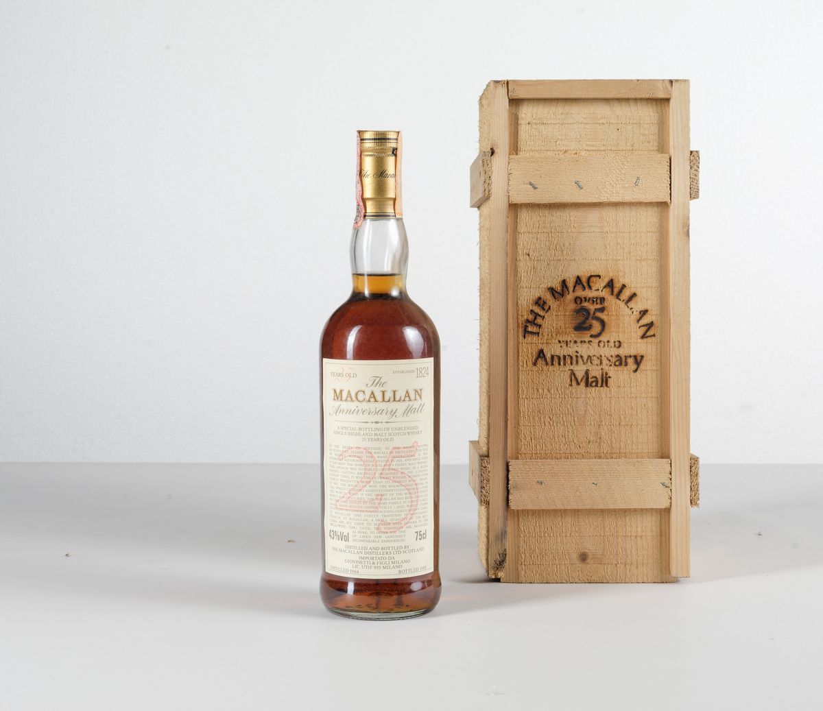 Macallan, Single Highland Scotch Whisky Anniversary 25 Years Old