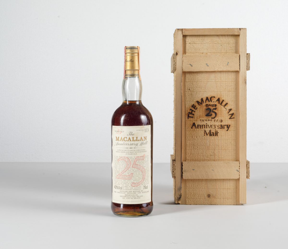 Macallan, Single Highland Scotch Whisky Anniversary 25 Years Old