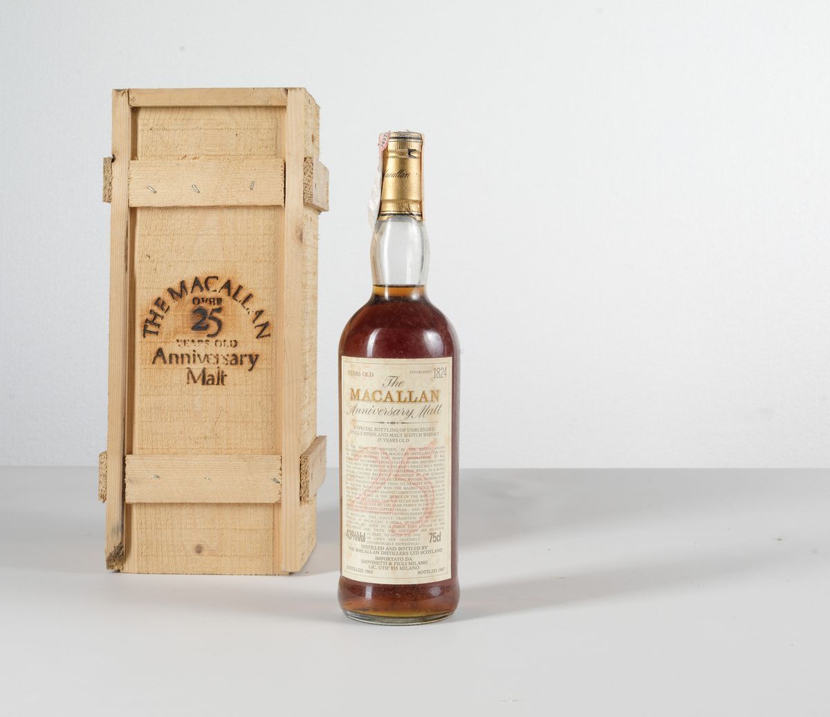 Macallan, Single Highland Scotch Whisky Anniversary 25 Years Old