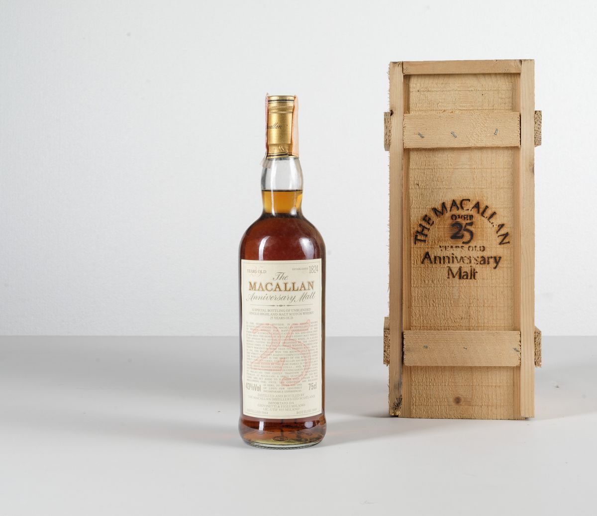 Macallan, Single Highland Scotch Whisky Anniversary 25 Years Old