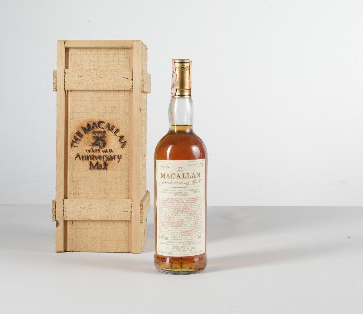 Macallan, Single Highland Scotch Whisky Anniversary 25 Years Old