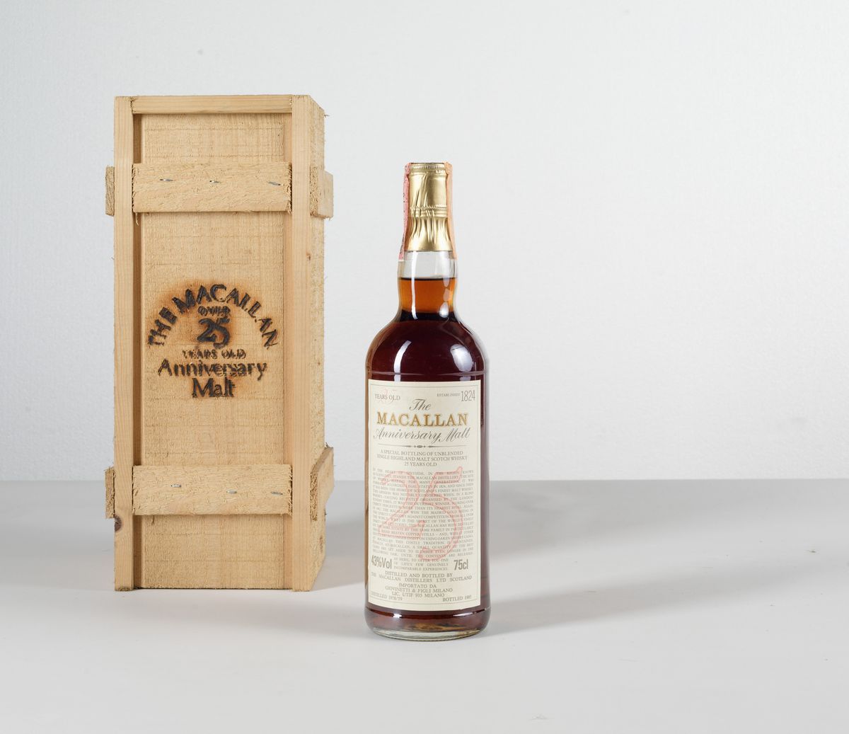 Macallan, Single Highland Scotch Whisky Anniversary 25 Years Old