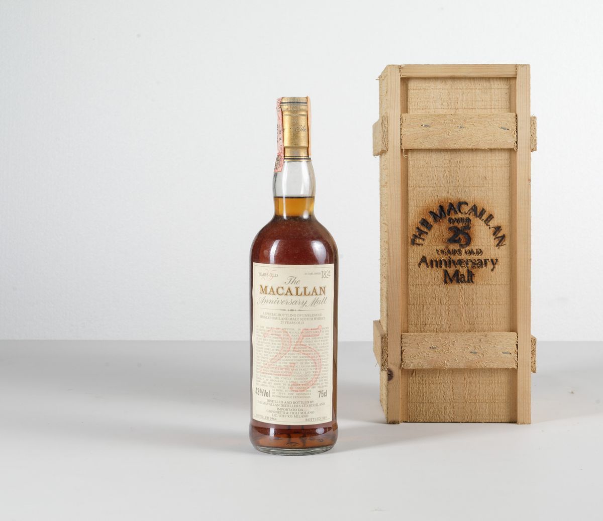 Macallan, Single Highland Scotch Whisky Anniversary 25 Years Old