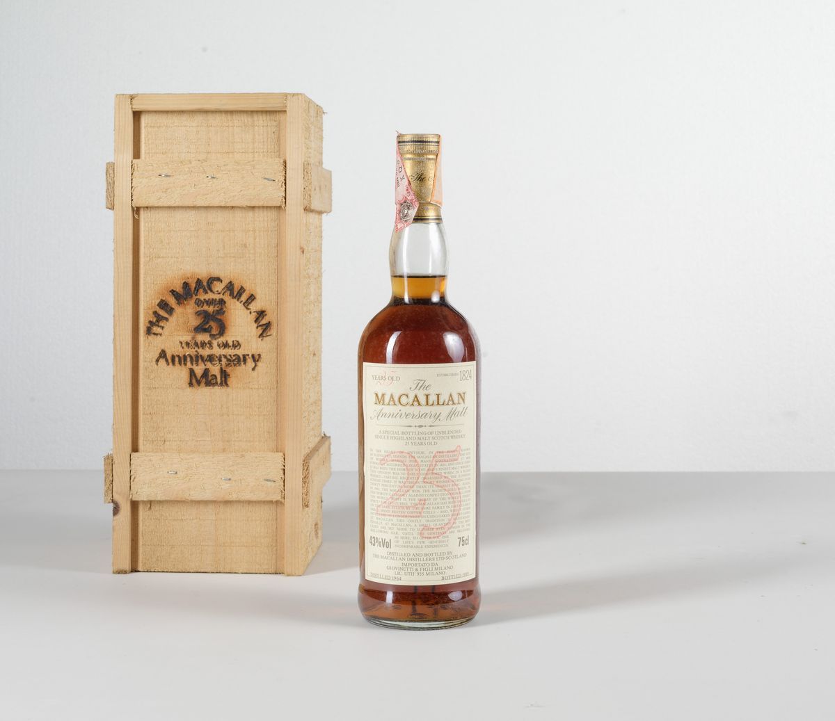 Macallan, Single Highland Scotch Whisky Anniversary 25 Years Old