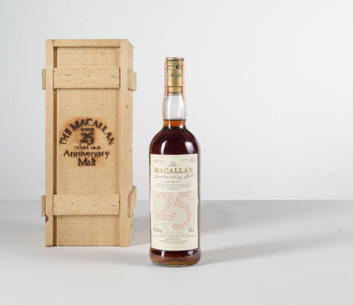 Macallan, Single Highland Scotch Whisky Anniversary 25 Years Old
