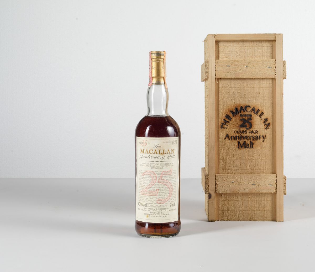 Macallan, Single Highland Scotch Whisky Anniversary 25 Years Old