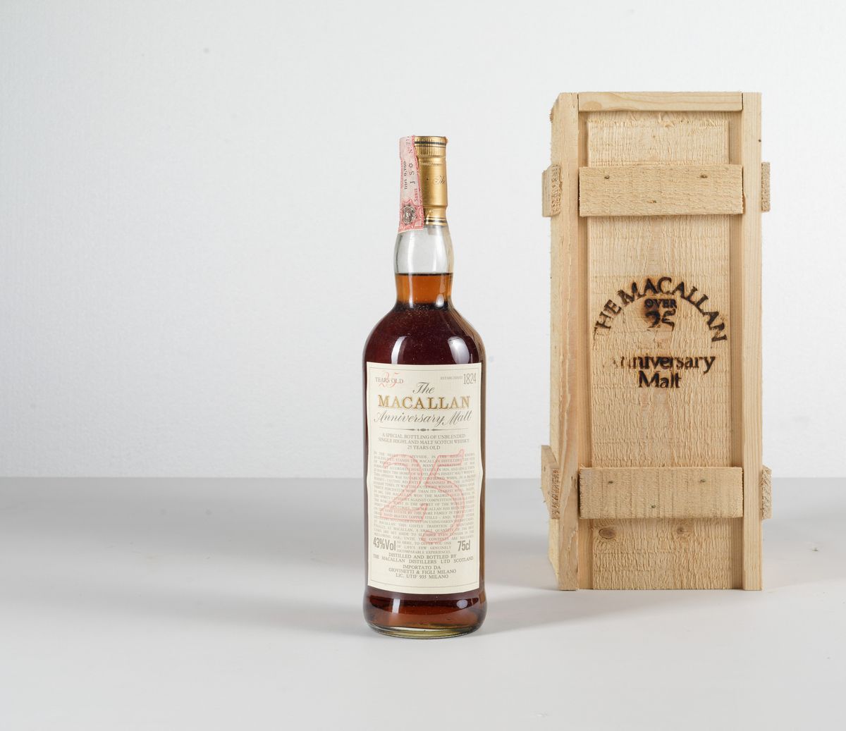 Macallan, Single Highland Scotch Whisky Anniversary 25 Years Old