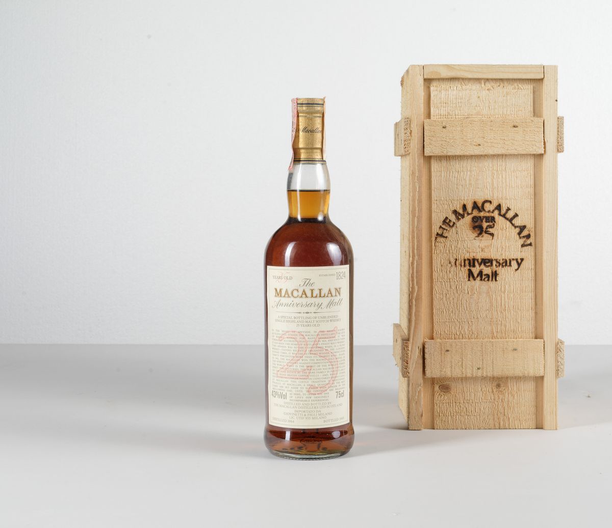 Macallan, Single Highland Scotch Whisky Anniversary 25 Years Old